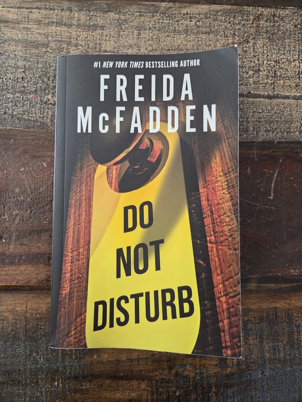 🎈2/$15 Freida McFadden "Do Not Disturb" Paperback